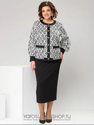 Стильный костюм в деловом стиле, состоящий из жакета и юбки