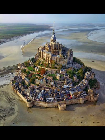 Картина обогреватель, спутниковое фото замка Мон Сен-Мишель