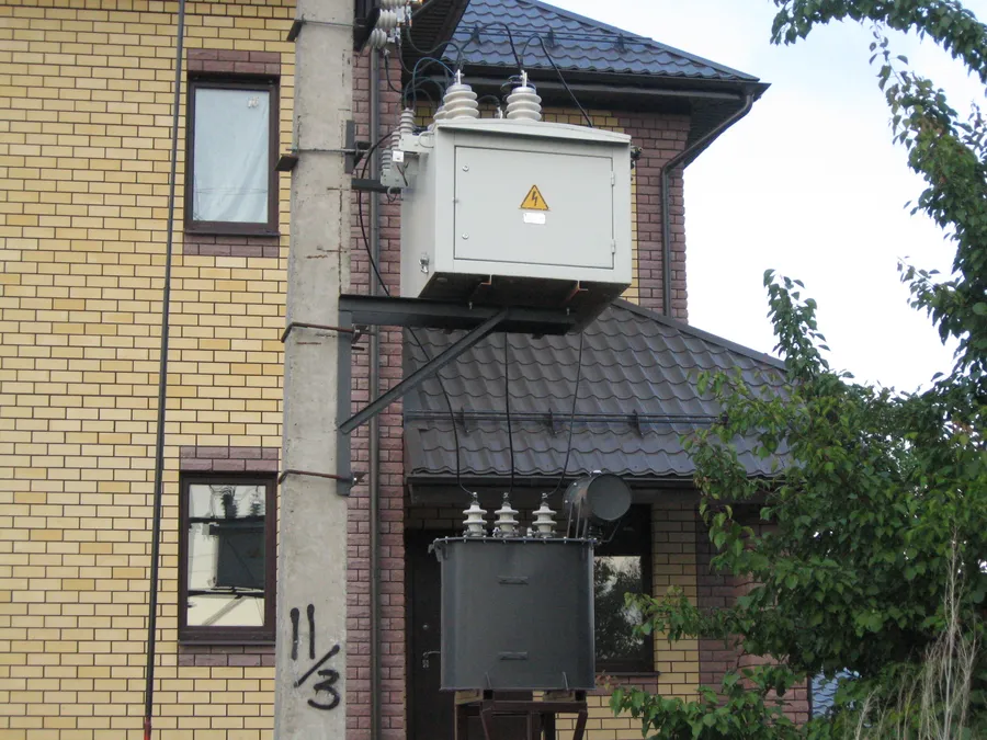 Монтаж ПКУ, КТП 25 кВА 6/0,4 кВ. г.Семилуки, ул.Займище (Пункта коммерческого учета электроэнергии и трансформаторной подстанции). Стоимость работ с материалами и оборудованием под ключ в 2015 г. составила 500 тыс.руб.