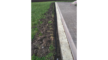 Прокопка газона под трубы ПНД