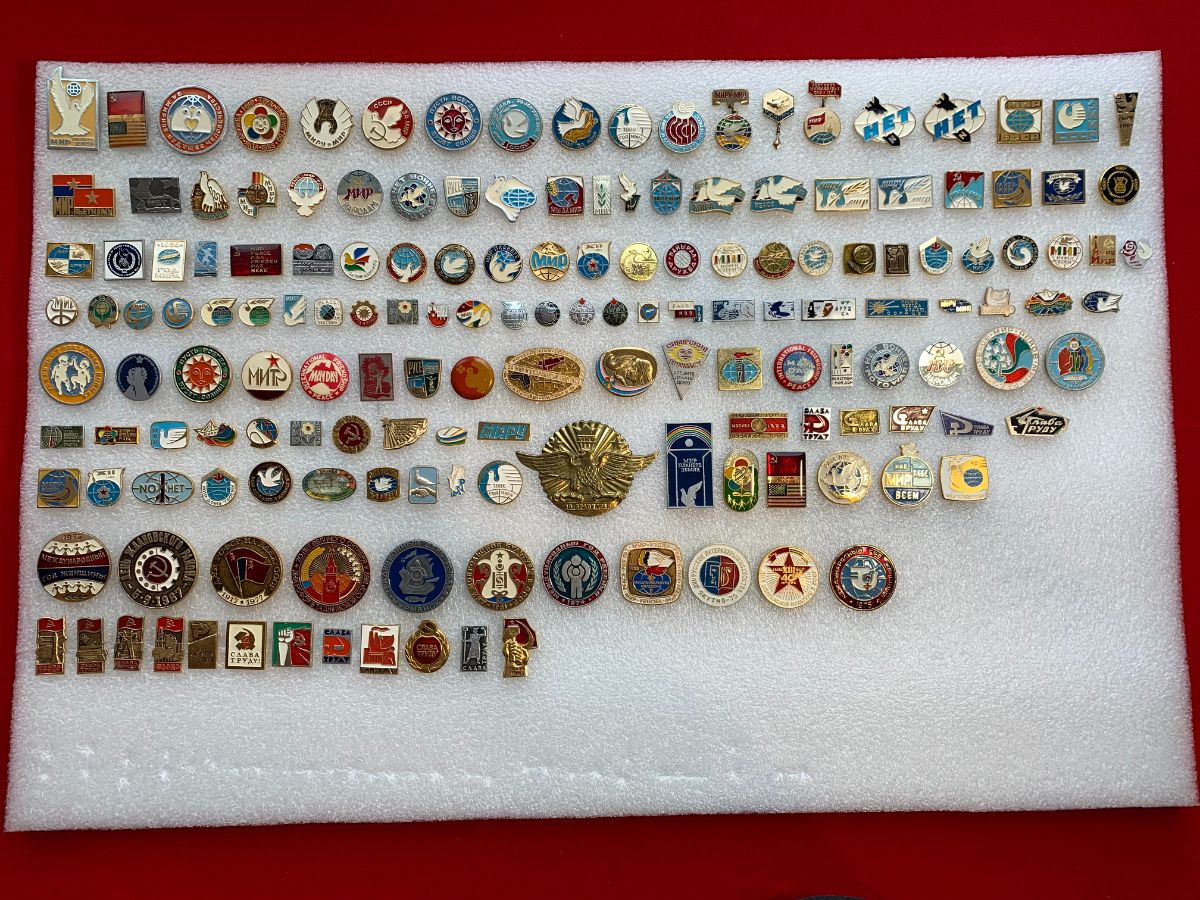 Коллекция значков "Миру Мир", 164 штуки без повторов! Лот № 65.