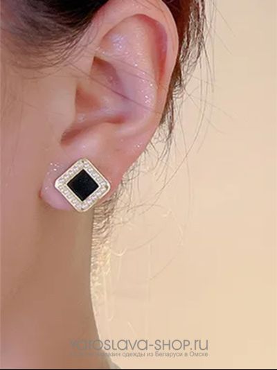 Клипсы квадратные со стразами и черным камнем