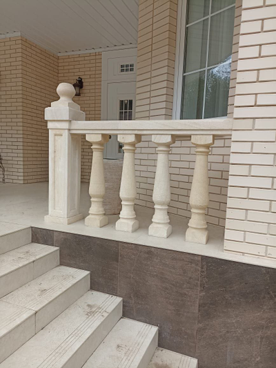 Тумба с узорами резная