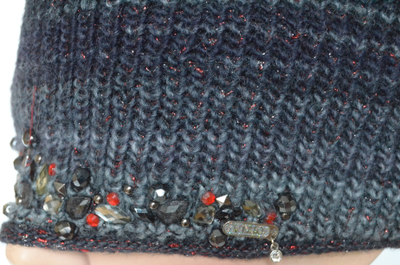 Визио украшения Сваровски на шапке