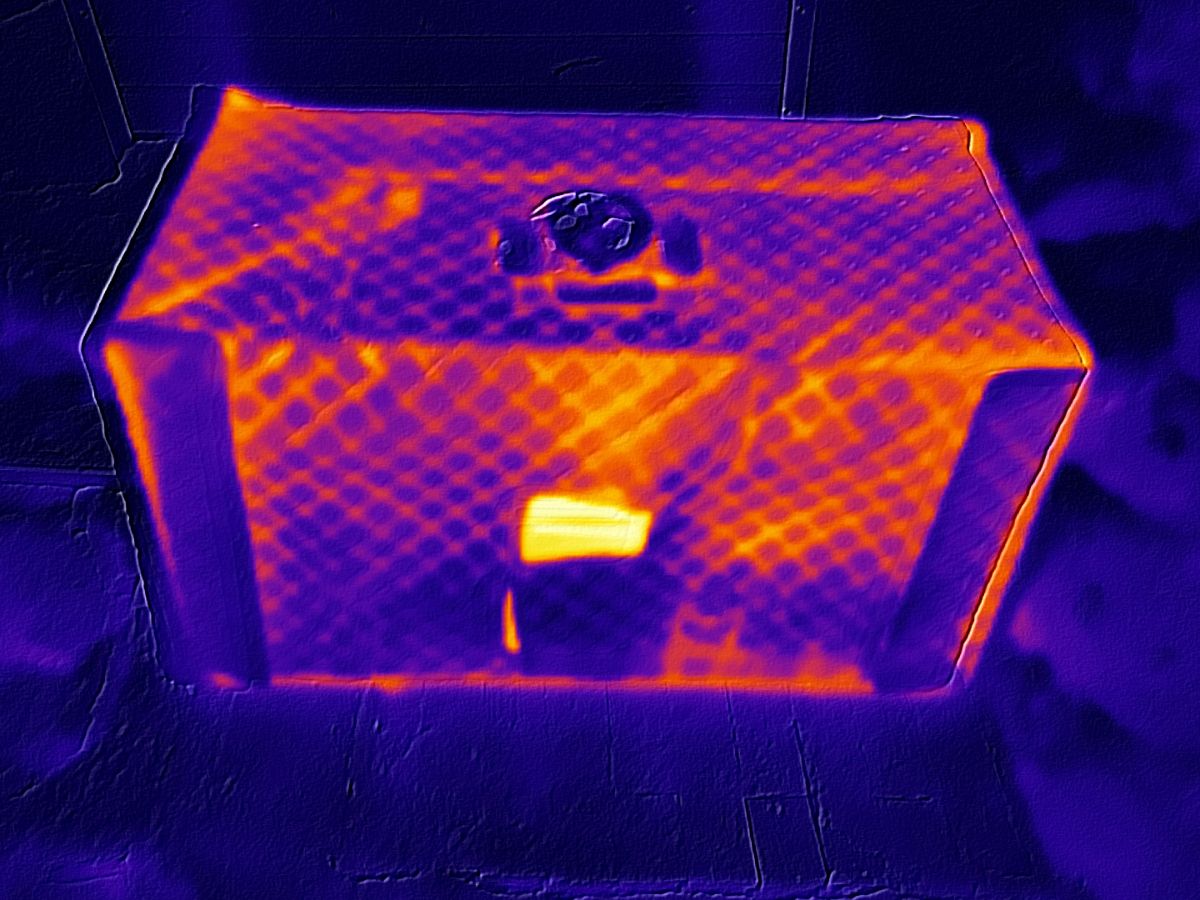 Термобокс КИНОВО 24В 80А покрыт инеем во время испытаний при температуре -30&deg;C