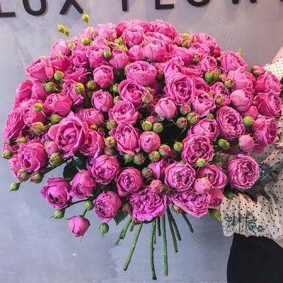 Очаровательный моно из пионовидных роз Мисти Баблс