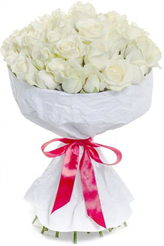 35 белых роз (50 см) в крафт бумаге