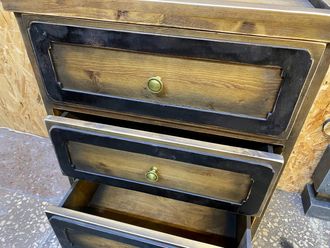 Chest of drawer