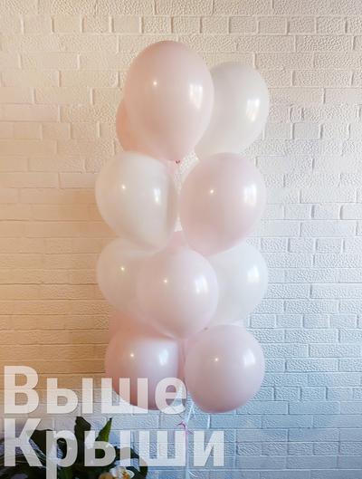 Нежно розовый макарунс в сочетании с белыми шарами