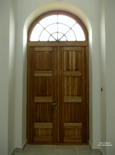 Двери из массива