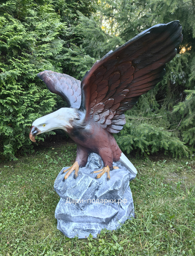 ОРЕЛ гордый на скале  - символ власти, могущества, непобедимости и силы. 115*105*80см  9,5кг  полистоун Россия 14298/016758