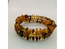 Браслет тройной на пружине из обработанного янтаря 16г