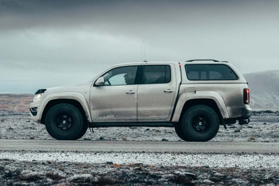 Кунг Carryboy S560 на Volkswagen Amarok Arctic Trucks, белый цвет B4B4