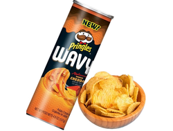 Pringles Wavy Smoked Cheddar 137g (8 шт)