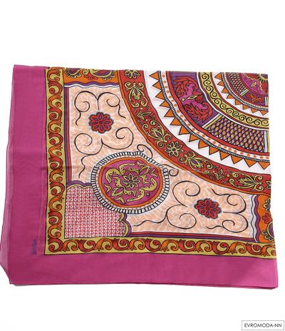 Яркий модный розовый женский платок с принтом брендовый