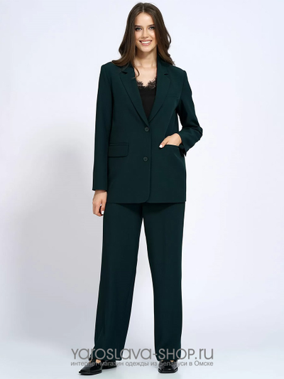 Комплект женский состоящий из жакета и брюк в темно-зеленом оттенке