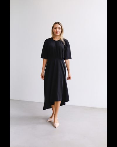 Платье-футболка с асимметричным подолом  (черный)