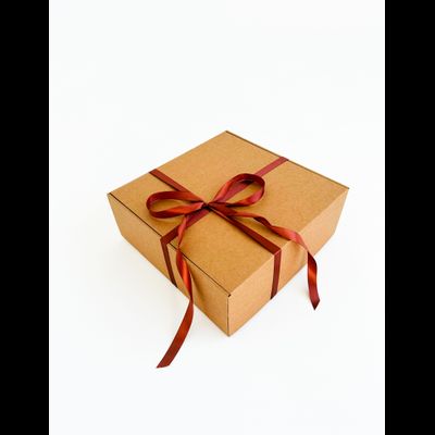 Большая подарочная коробка GILEV 37х37х14см с наполнителем и коричневой лентой