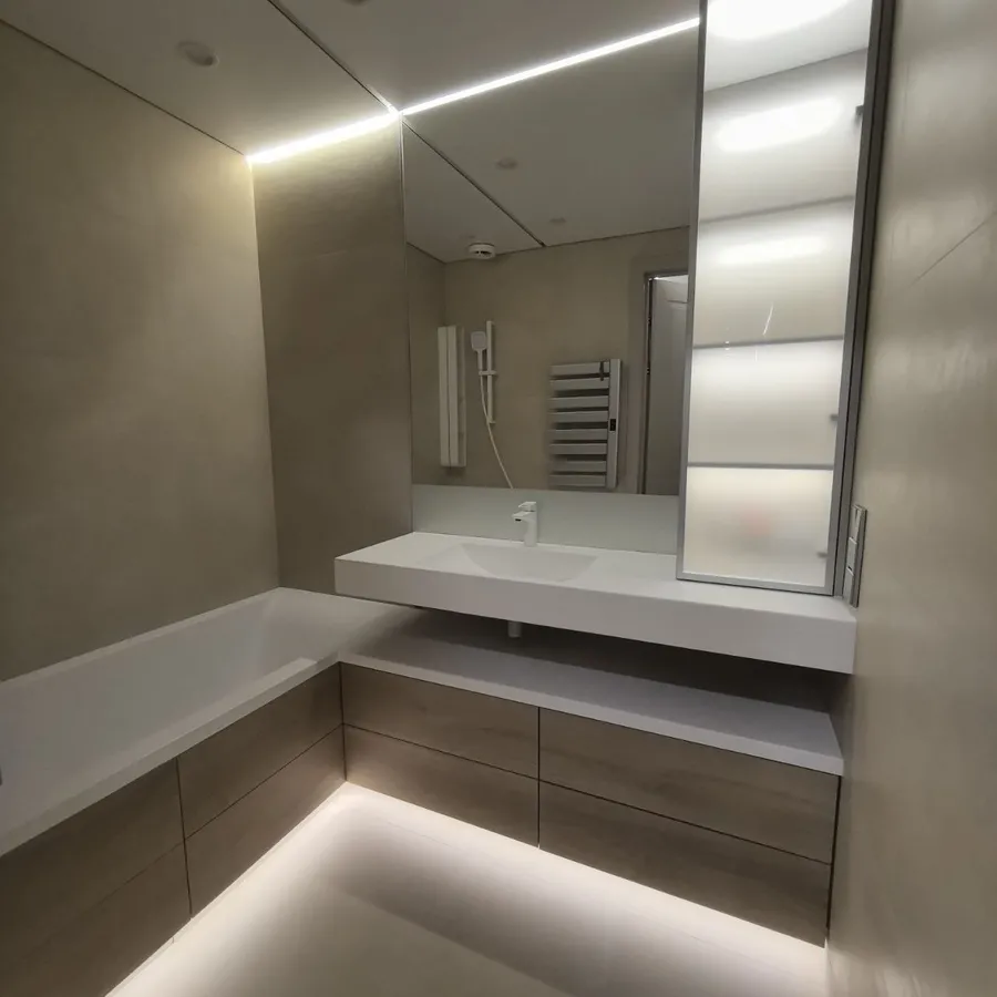 Ванная комната, экран из плитки. Чехова 12