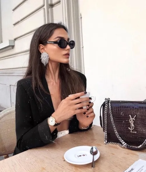 Начни работать в эскорте с этого понедельника!