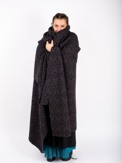 Плед шерстяной с обережным узором