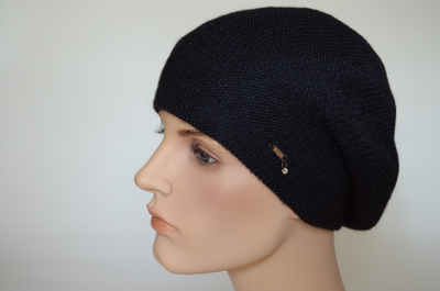 cherniy-zhenskiy-beret-iz-alpaka-i-shelka-vizio-italiya-7000