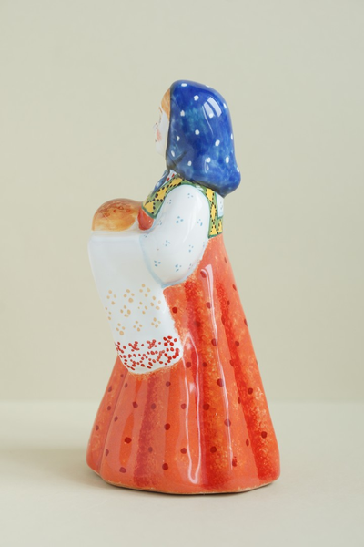 Девочка с караваем