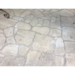 Камень на пол