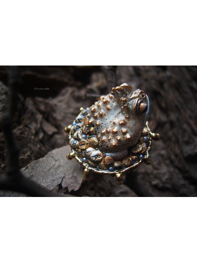 "Его Величество, Жабный Король", кольцо с лягушкой и жемчужиной