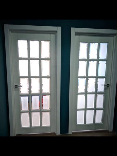 ЙОШКАР-ОЛА. МАССИВ СОСНЫ. КЛАССИКА (АНГЛИЙСКАЯ РЕШЕТКА)  ЭМАЛЬ БЕЛАЯ, ПОЛОТНО ОСТЕКЛЕННОЕ (ФАЛЬШФАЦЕТ)