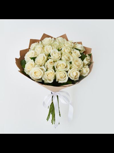 БУКЕТ "УТРЕННЯЯ РОСА" ИЗ 25 БЕЛЫХ РОЗ В КРАФТЕ