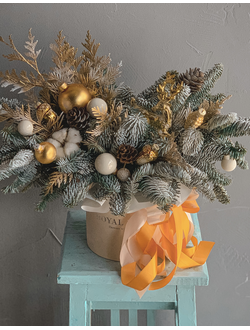 Композиция с елью "Золотое руно"