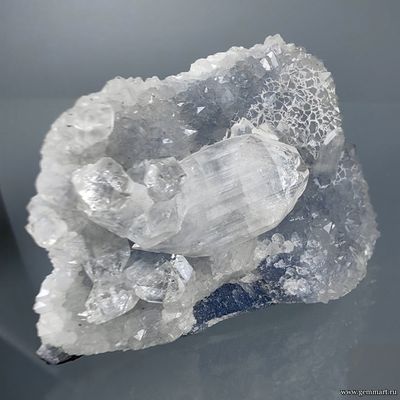 Апофиллит на кварце. Индия.47*34*22мм