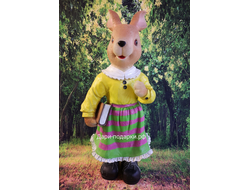 Крольчиха с книжкой  70*34см   3,5кг   полистоун Россия 3710-012439