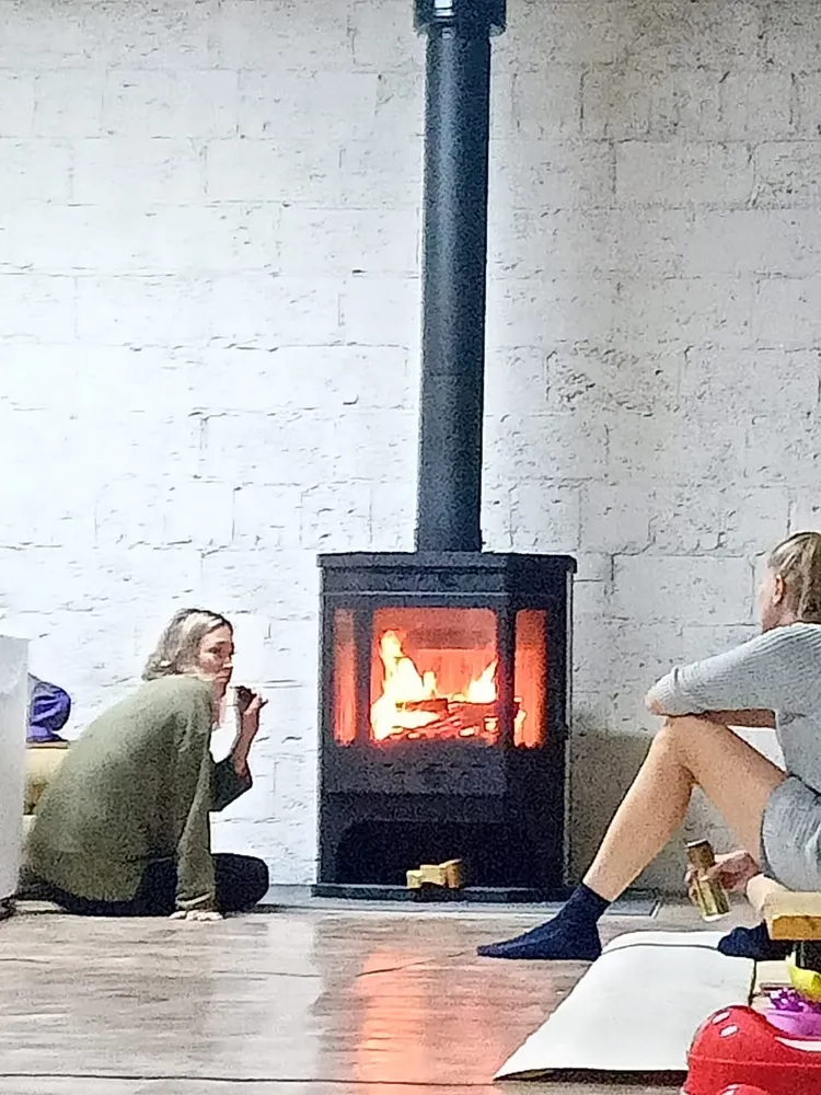 Фото издали. От порога. После монтажа. Перед уходом. Заказчики балдеют. Уютно. Тепло... Как на фото из журналов. 