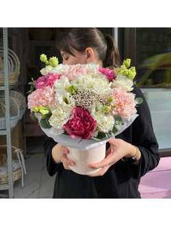 БУКЕТ В ШЛЯПНОЙ КОРОБКЕ МИКС ЦВЕТОВ MINI №4