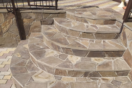 Укладка натурального камня на лестницу