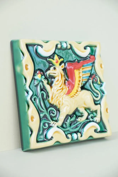 Грифон цветной (керамическая плитка)