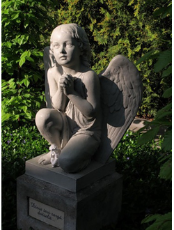 Фото детский памятник с ангелом на колене на могилу в СПб