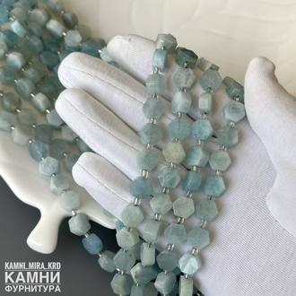 "Аквамарин" голубой берилл шестигранники 8,5x9,5 мм, цена за нить 19 см