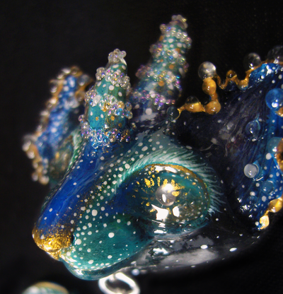 Брошь "Морской дракон из рода двурогих котов", украшение-талисман с длинной подвеской