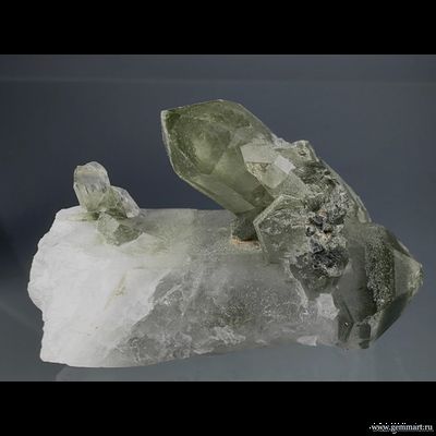 Горный хрусталь с включениями хлорита. Северная Осетия. 52*25*30мм.