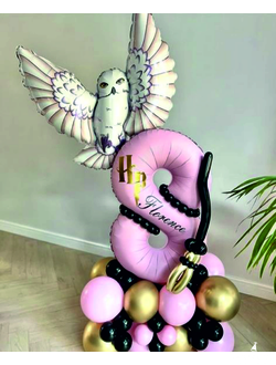 Стойка с нежно-розовой цифрой и буклей