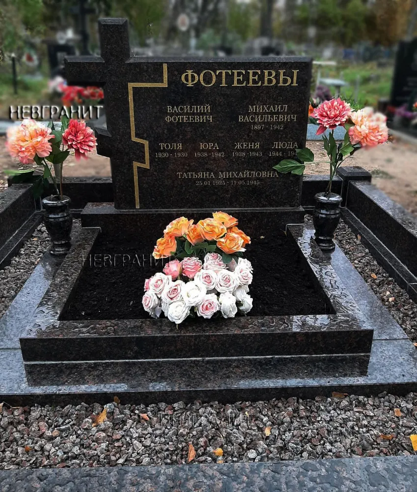 Памятник гранитный  семейный 