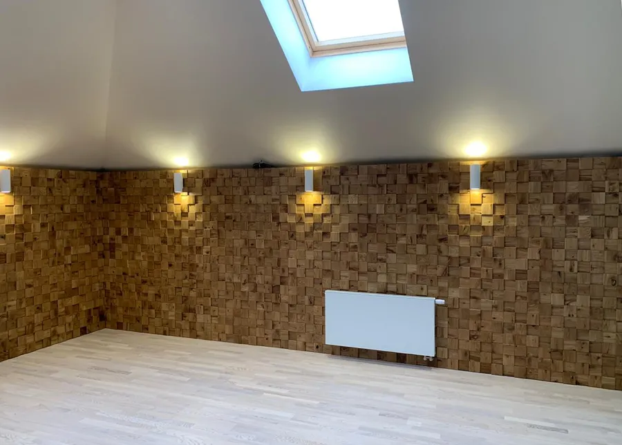 На месте Фанера прикручивается к стене, а квадратики приклеиваются на свои места - все быстро и просто!