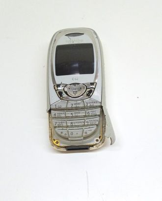 Неисправный телефон Siemens C62 (нет АКБ, нет задней крышки, сломан корпус, не включается)