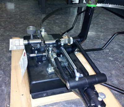 Разводной станок для ленточных пил, двухсторонний, полуавтоматический