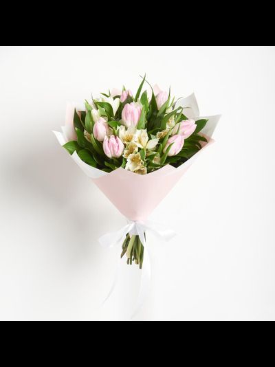 Букет из тюльпанов с альстромерией