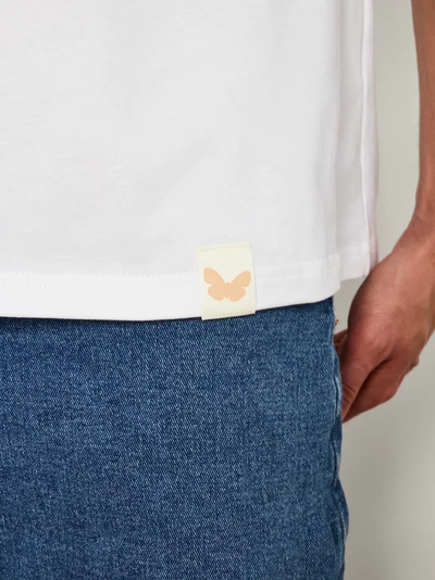 МУЖСКАЯ ФУТБОЛКА БЕЛЫЙ "ЦВЕТОЧНЫЕ КЕДЫ"