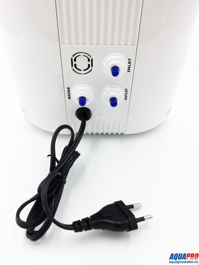 Безбаковая система обратного осмоса AquaPro AQB-600DF с дисплеем загрязненности картриджей